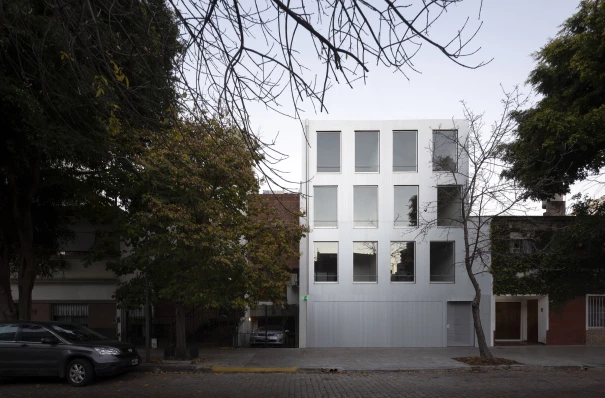 Resident-financed apartment building in Buenos Aires adds to city’s heterogeneous landscape