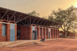 Article 25 completes low-carbon, passively ventilated College Amadou Hampâté Bâ in Niger