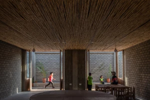 Kindergarten in Villacurí, Peru, showcases use of traditional materials and building techniques